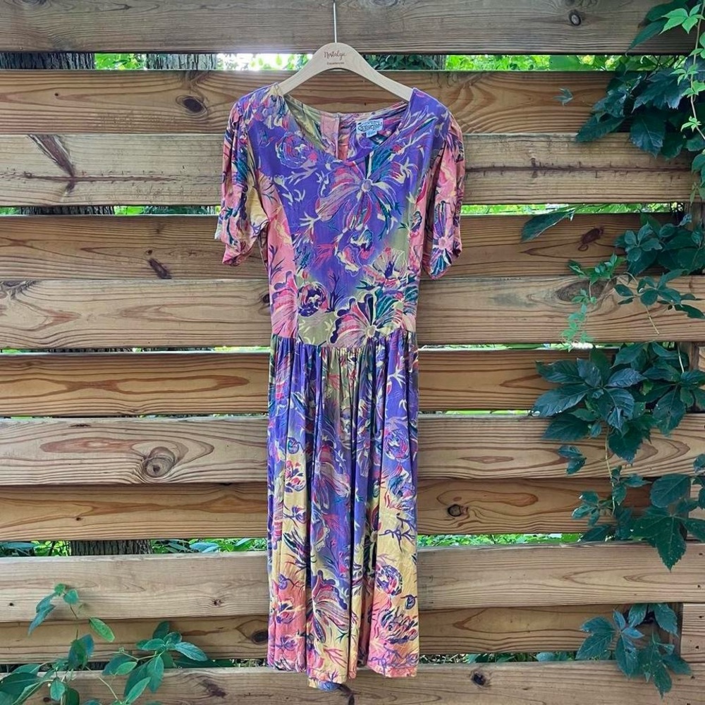 80s vintage purple and pink floral dress with a zipper in the back floral